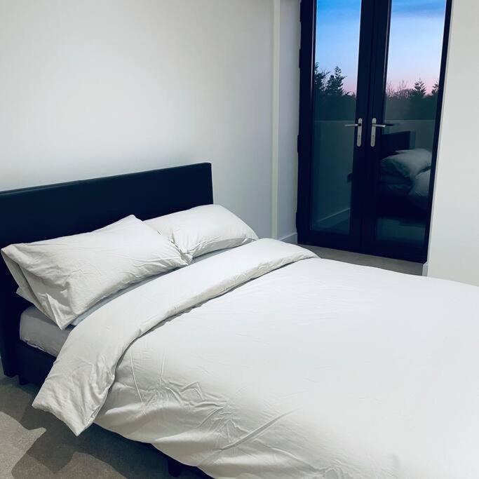 New One Bedroom Luxury Apartment In โซลิฮัล ภายนอก รูปภาพ