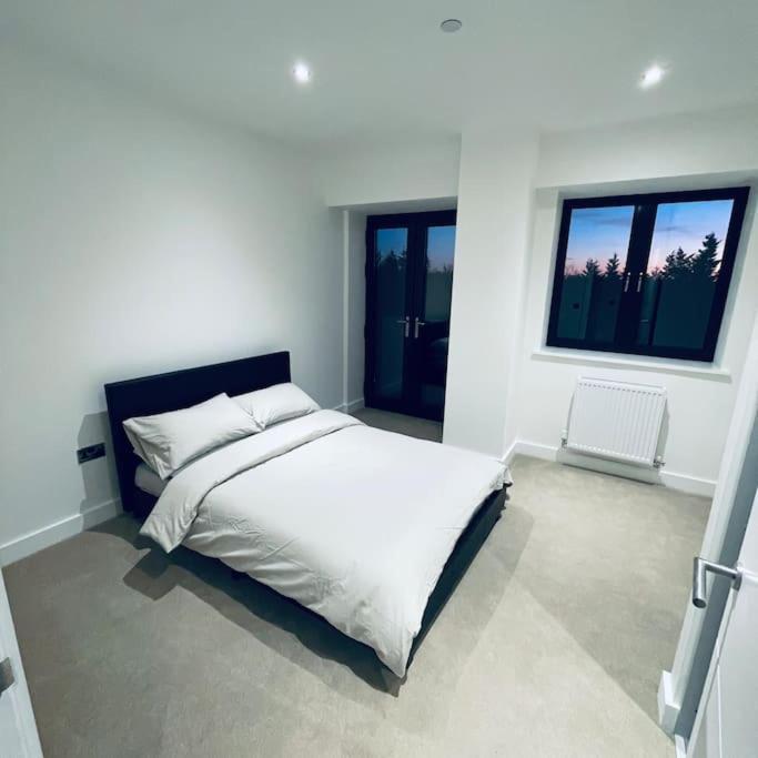 New One Bedroom Luxury Apartment In โซลิฮัล ภายนอก รูปภาพ